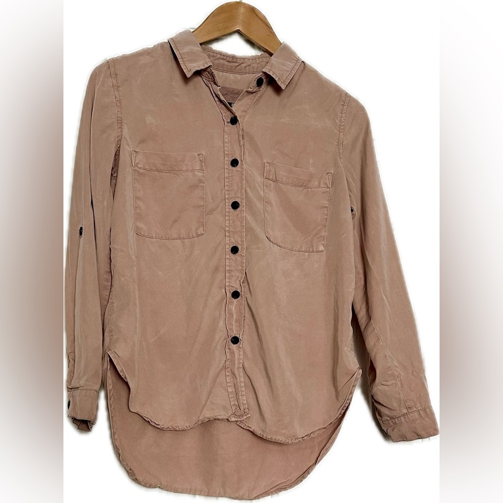 Women's Universal Thread Light Pink Button Down Shirt